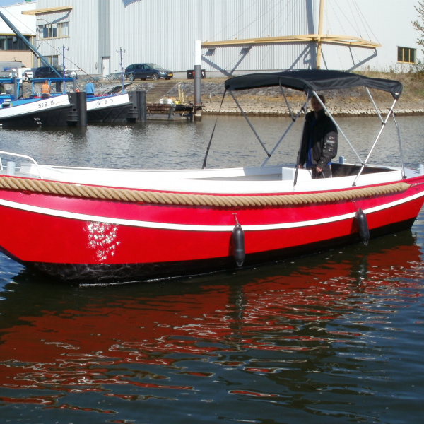Elektrische 11 persoons sloep | De Biesbosch varen